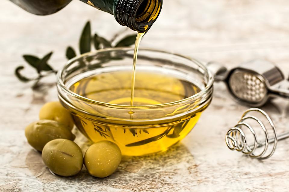 Olio extravergine di oliva: come utilizzarlo e conservarlo